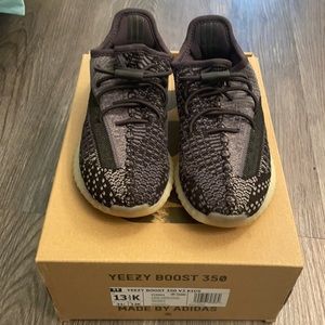 BOY YEEZY BOOST V2 SIZE 13.5